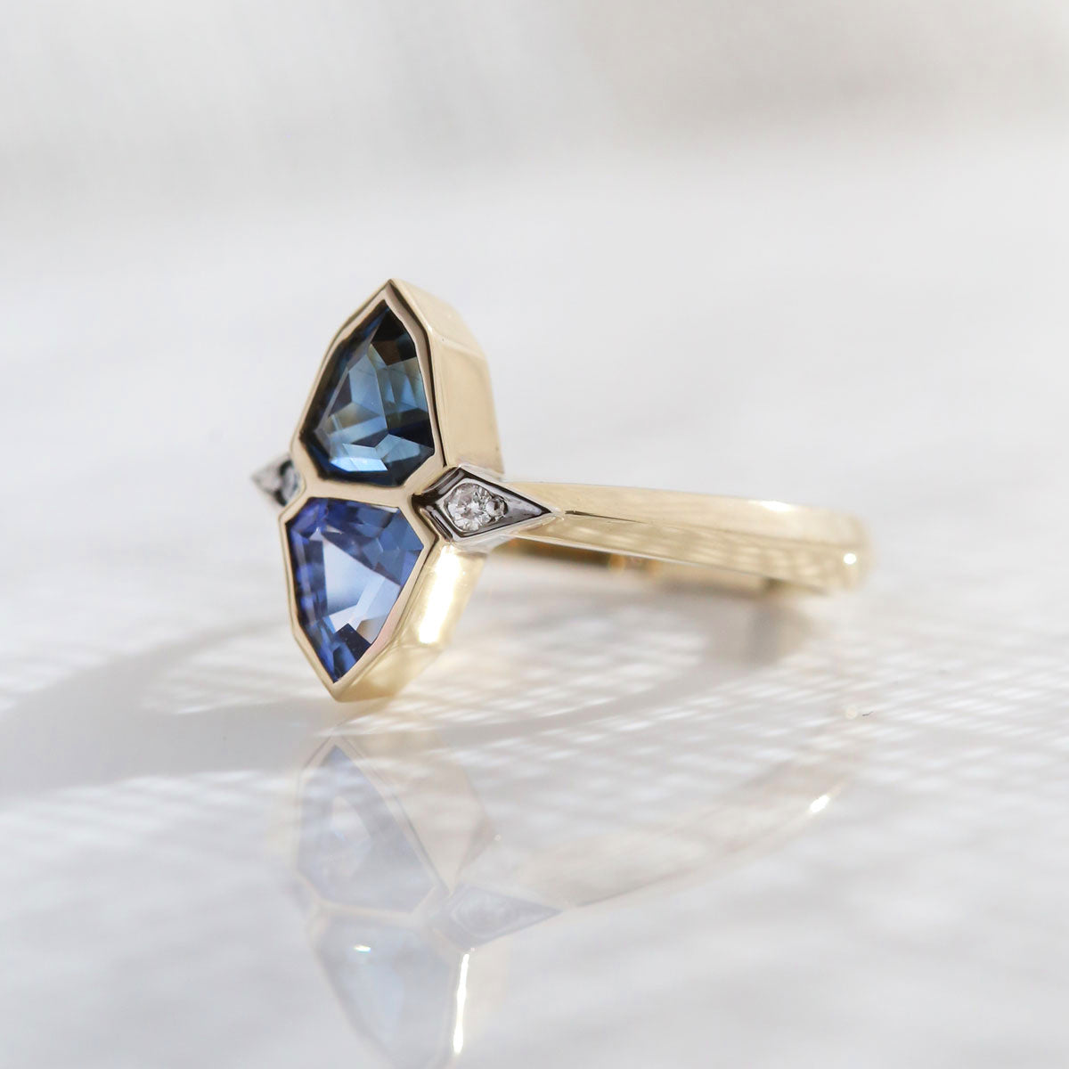 1.61 carats Double Blue Sapphire Harmonic Ring in 9 carat Yellow Gold with Diamonds