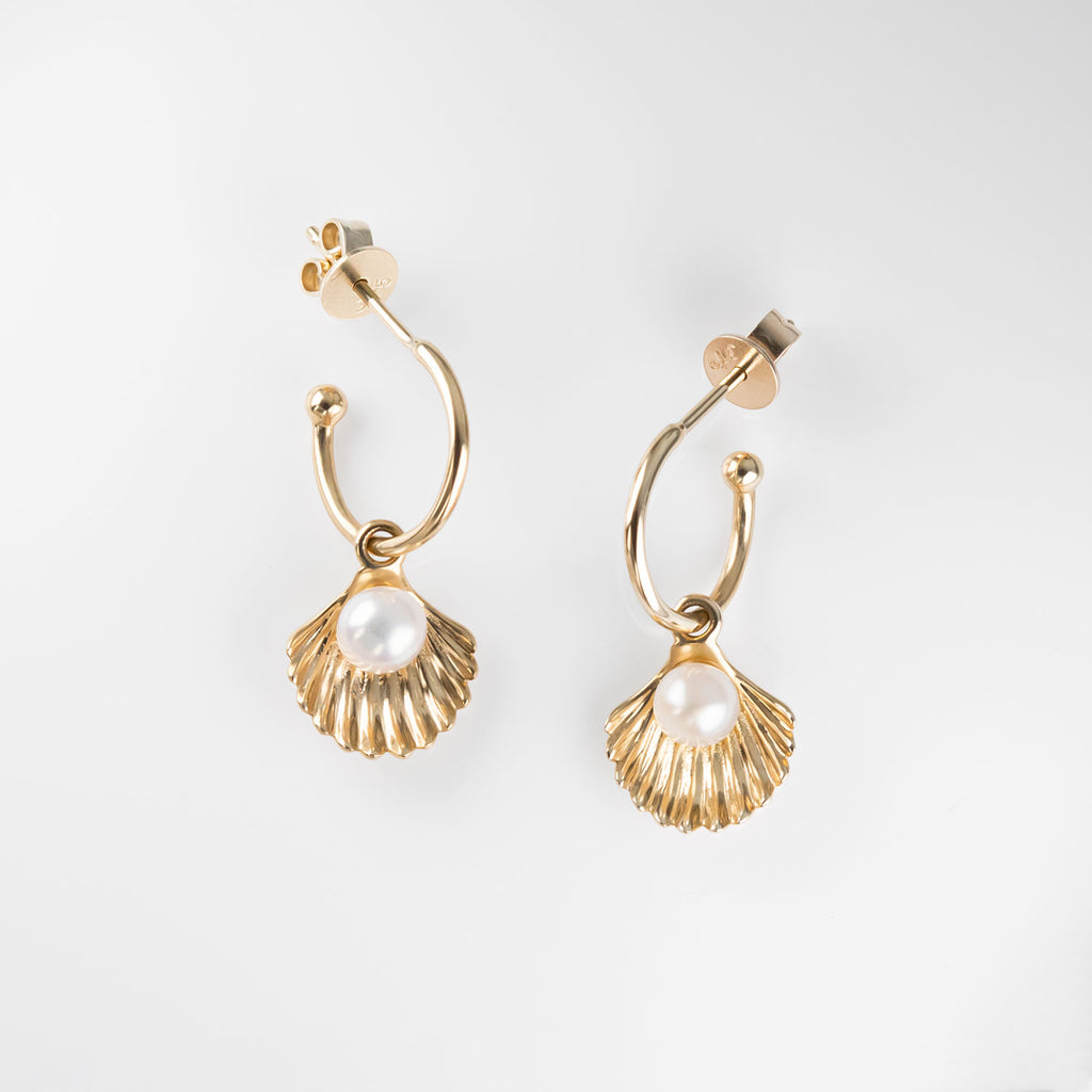 Venus Pearl Earrings in 9 carat Yellow Gold